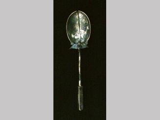 Serving spoon