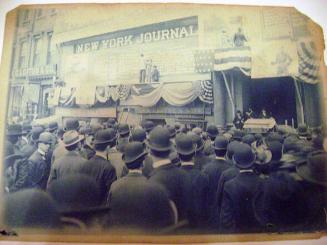 Crowds in front of NY Journal bldg (Spanish American War)