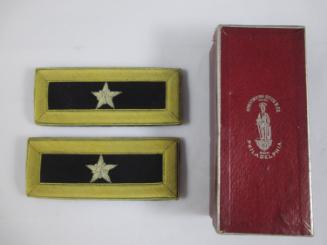 Shoulder straps in original box