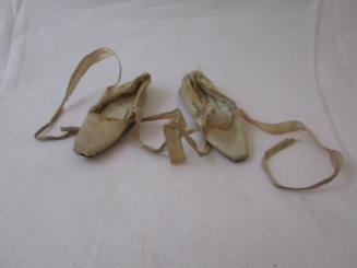 Pair of ballet shoes: pink w/ribbons