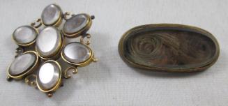 Brooches in box (2)