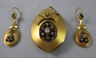 Pendant / locket and pair of earrings (demi-parure)