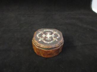Snuff box w/sticker: gem stone inlaid