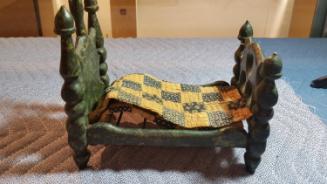 Toy bed and quilt
