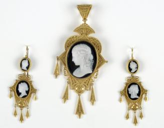 Pendant and earrings set