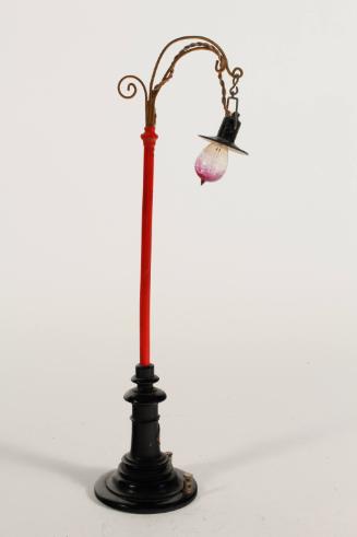 Hanging globe lamppost