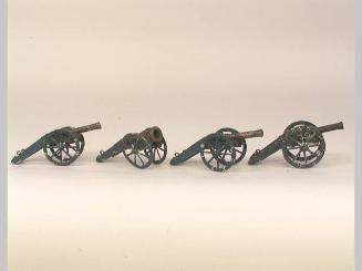 Coll. of 2 horse-drawn caissons & 3 cannons