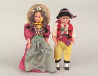 Collection of 2 dolls in ethnic dress in box (boy & girl)