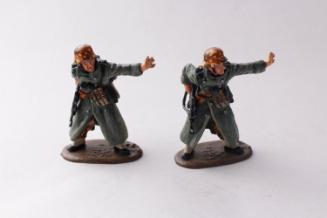  Waffen SS Infiltration Panzer Grenadiers in fall camo officer gesturing