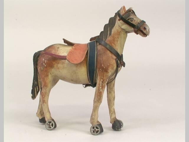 Pull toy (horse)