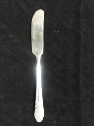 Butter knives (2)