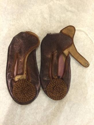 Doll's shoes (pair)